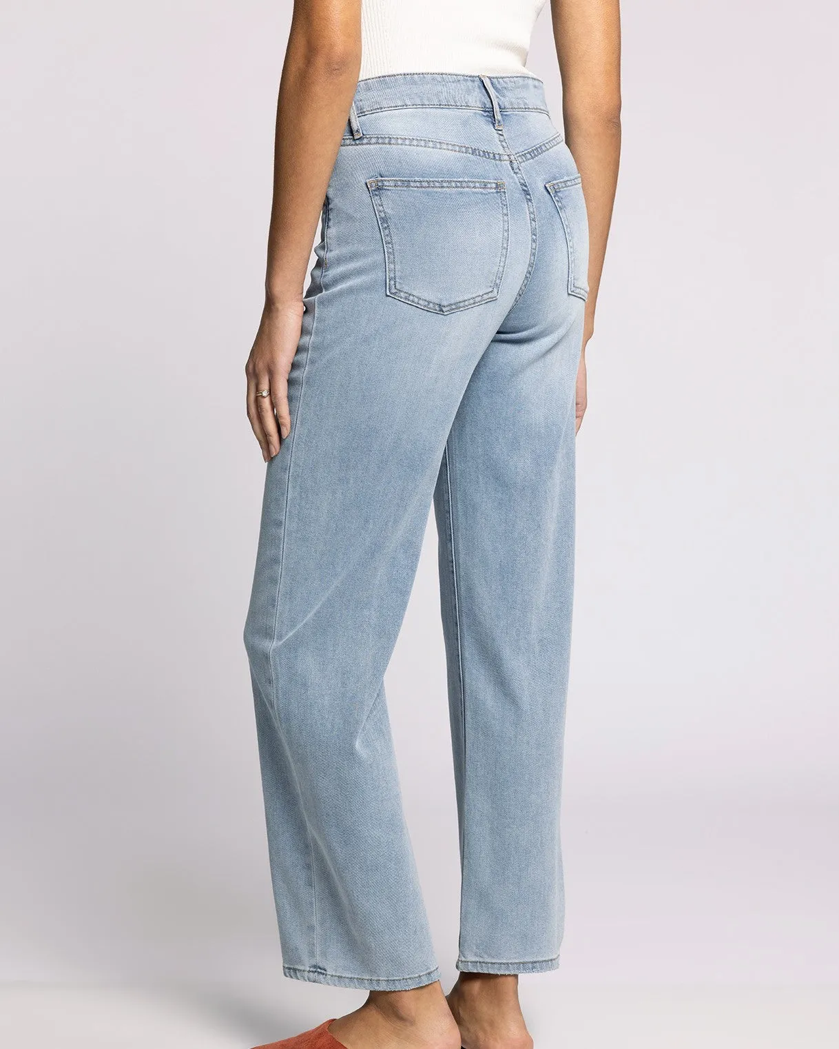 Avery High Rise Straight Leg Jeans - Light Wash