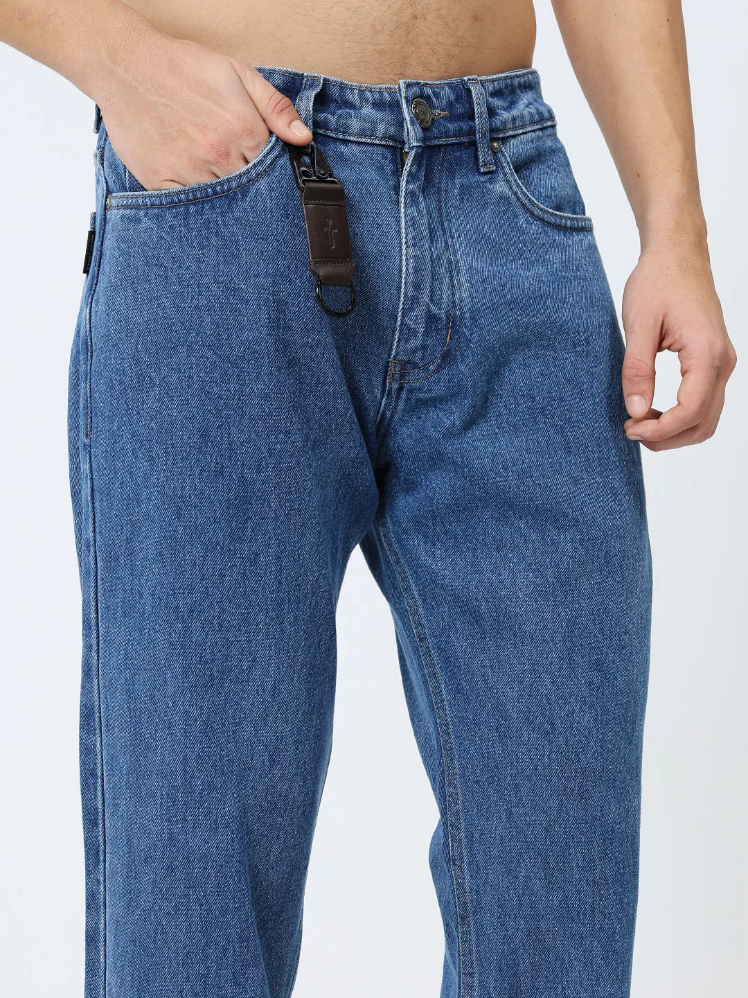 MID WASH BLUE LOOSE JEANS.