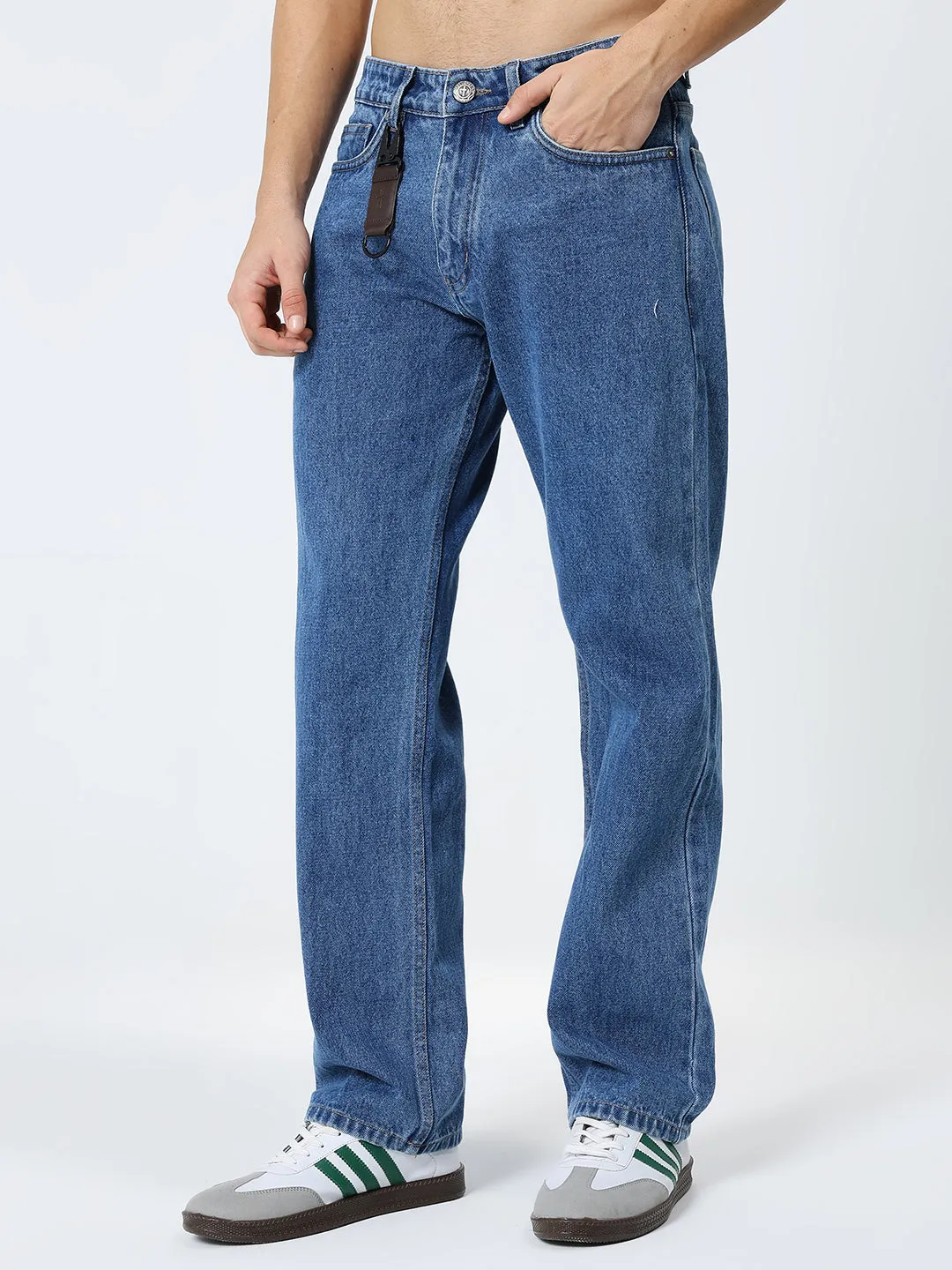 MID WASH BLUE LOOSE JEANS.